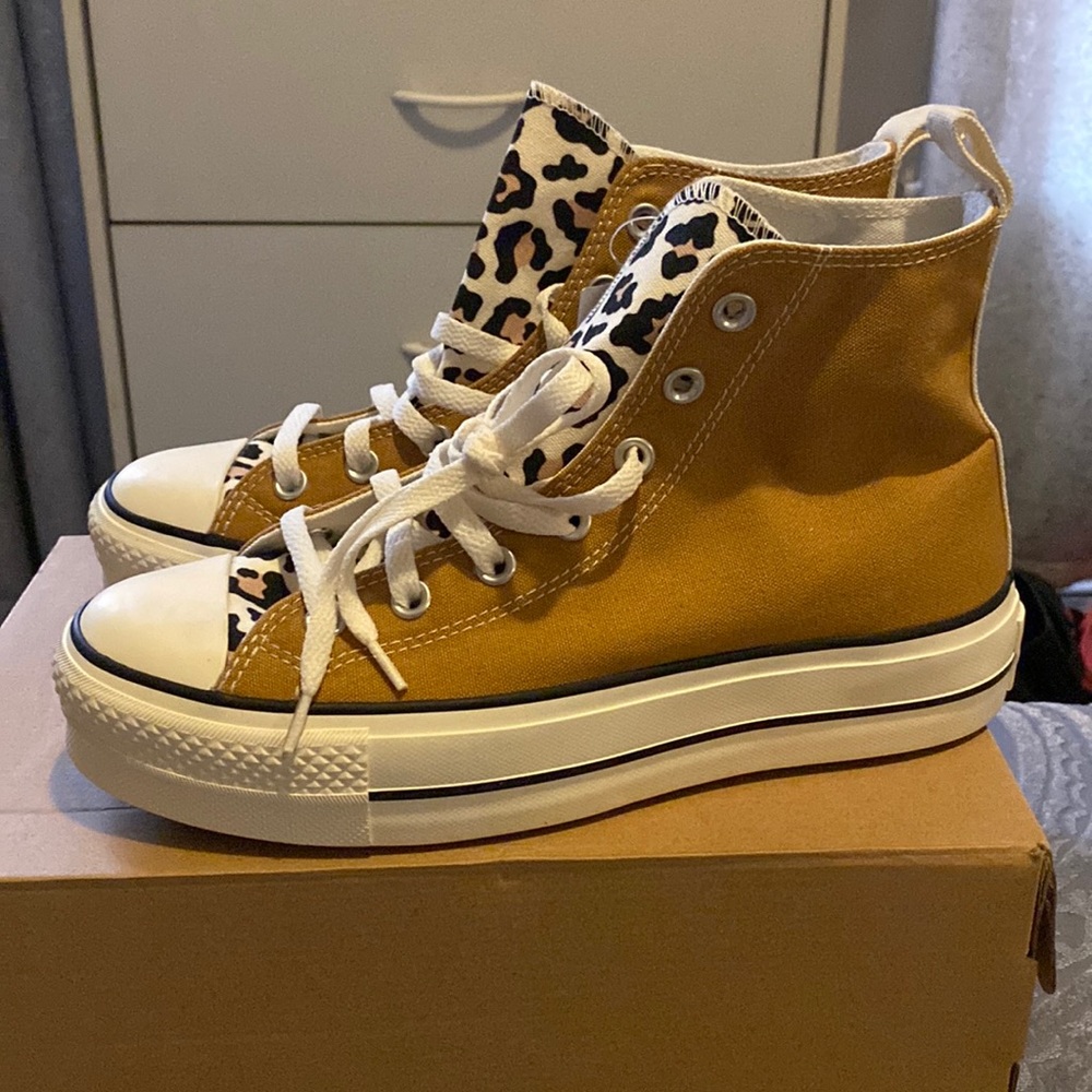 Brand new, never been worn custom Converse platforms size 8 1/2. Box included.